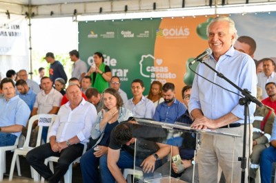Caiado entrega 68 casas a custo zero em Aragoiânia e Varjão