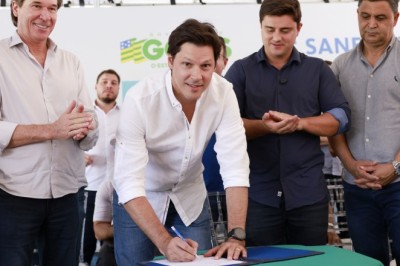 Daniel Vilela dá início a obras que levarão água tratada a 28 mil moradores de Luziânia