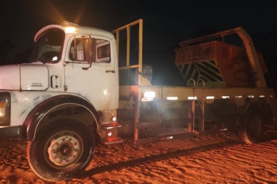 GCM flagra dois caminhões descartando entulho irregularmente e aplica R$ 31 mil em multas em Goiânia