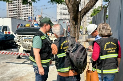 Fiscalização encontra bueiro entupido e carga irregular em obra de Goiânia