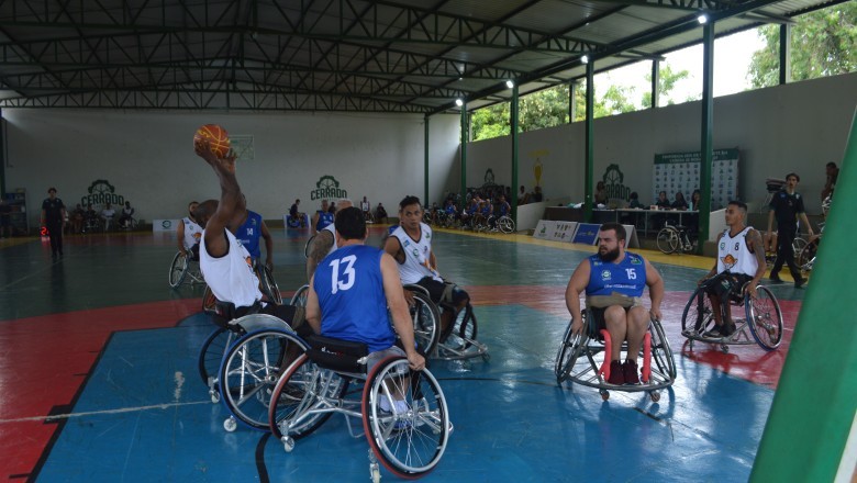 Valparaíso de Goiás sedia competição de basquete em cadeira de rodas