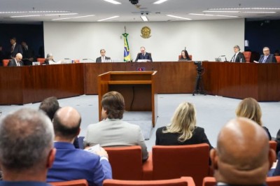 Cármen Lúcia forma maioria pela condenação de Bolsonaro e aliados