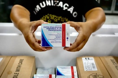 Governo inicia distribuição nacional da vacina contra vírus sincicial respiratório