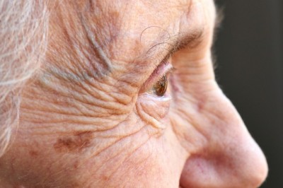 Projeto propõe prioridade a idosos em atendimento telefônico em Goiás