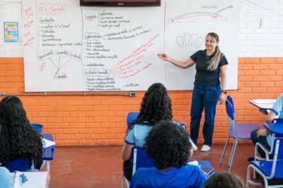 Programa Pé-de-Meia reduz evasão escolar no ensino médio