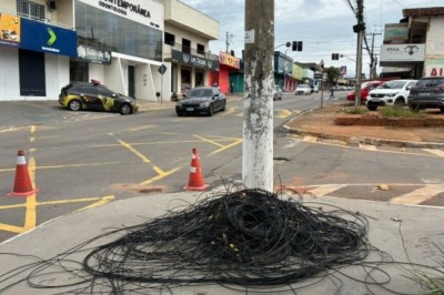 Prefeitura de Goiânia intensifica e cobra empresas responsáveis pela retirada de fios soltos