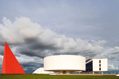 Feira de Arte Goiás 2026 dobra de tamanho e leva mais de 1,5 mil obras ao complexo Oscar Niemeyer