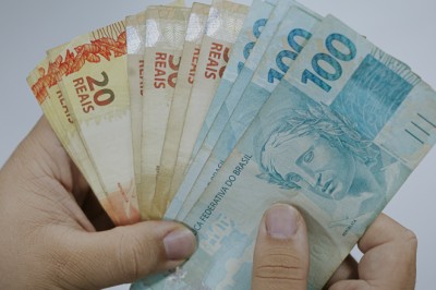 Rendimento mensal da população goiana cresce 47,6% e bate recorde