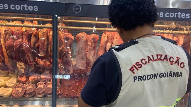 Após denúncia, Procon Goiânia flagra 30 kg de carnes vencidas e autua supermercado na Região Noroeste