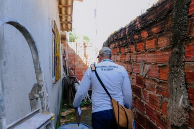 Dengue: mutirão em Senador Canedo vistoria mais de mil imóveis e orienta moradores