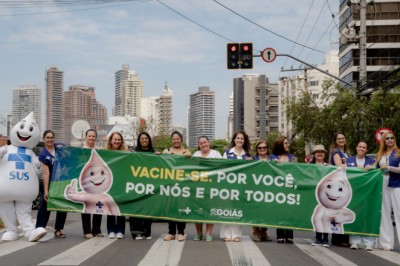 Zé Gotinha vai às ruas de Goiânia para convocar o Dia D da vacinação contra influenza