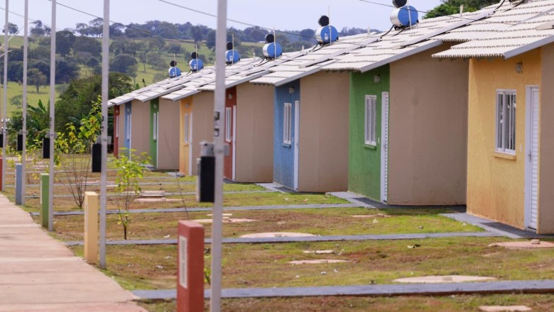 53 casas a custo zero são entregues em Santo Antônio de Goiás após investimento de R$ 9 milhões