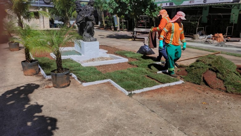 Após revitalização, fonte histórica volta a jorrar e Praça da Rua 7 ganha nova paisagem no Centro de Goiânia