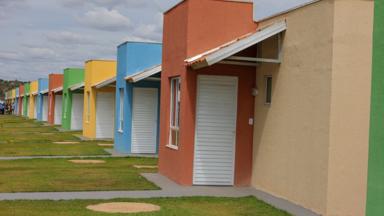 Goiás entrega 195 casas a custo zero em Uruana, Rianápolis e São Francisco de Goiás; investimento chega a R$ 33 milhões