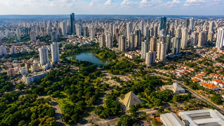Goiânia inicia atualização imobiliária: 310 mil divergências detectadas e 260 mil notificações com QR Code