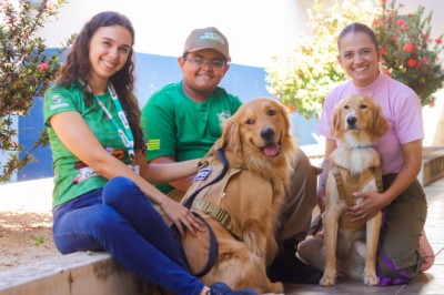 Quatro Golden Retrievers transformam aula dos Guardiões Ambientais e reforçam educação socioambiental em Senador Canedo