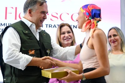 Prefeitura de Goiânia entrega 50 perucas a mulheres em tratamento oncológico e anuncia novas etapas