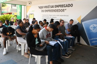 Feirão em Goiânia abre mais de mil vagas para jovem aprendiz com seleção no local