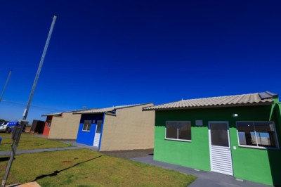 50 casas a custo zero em Mineiros: R$ 8,3 milhões em moradias, escrituras gratuitas e mutirão de serviços