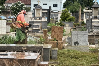 Após chuvas, Comurg inicia mutirão no Cemitério Parque; Vale da Paz é o próximo