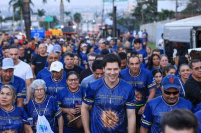 Daniel Vilela vai a pé até Trindade e inspeciona estrutura 24h na GO-060 para receber mais de 400 mil romeiros