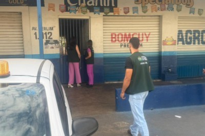 Goiânia: 23 animais são resgatados de pet shop após denúncia; dois detidos e perícia investiga