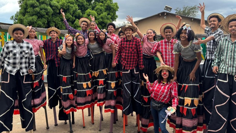 Quadrilha na perna de pau: estudantes de Goiânia levam arraiá sustentável ao Circo Laheto neste sábado