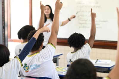 Goiás reduz abandono no ensino médio em 44% entre 2022 e 2025 e fica abaixo de metade da média nacional