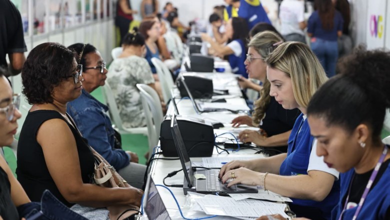 Goiás Social reúne serviços gratuitos na Região Leste de Goiânia; 650 cartões e 14 quadriciclos são entregues