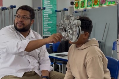 163 óculos entregues e expansão no 2º semestre: projeto 'Tô Vendo' reforça atendimento nas escolas de Goiânia