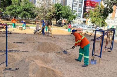 Suspeita de contaminação acelera troca da areia do parquinho na Praça das Artes em menos de 10 horas