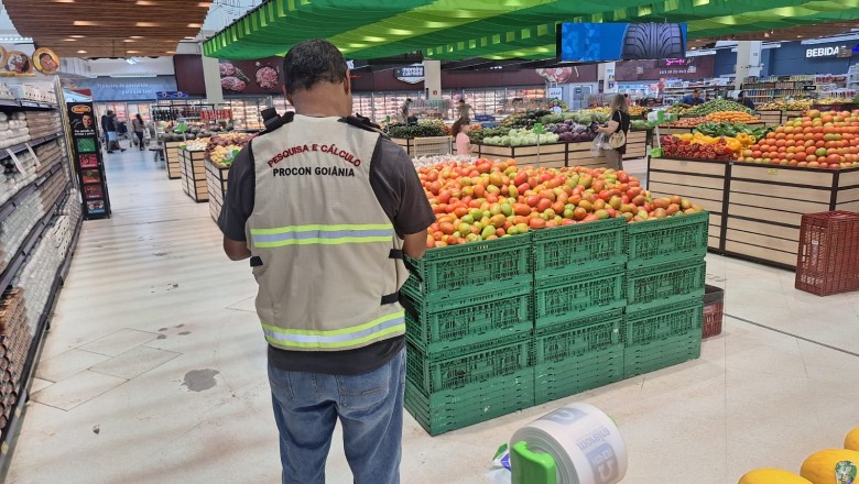 Tomate a R$ 3,67 ou R$ 14,19? Procon Goiânia aponta variação de até 286,65% na cesta básica