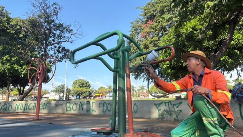 Mutirão da Comurg renova praças em Goiânia: 1,3 mil intervenções desde 2025 e 558 playgrounds recuperados
