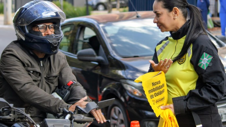 Capacete afivelado e nada de celular: Goiânia intensifica orientação a motociclistas; veja datas e locais