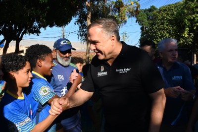 Campo do Buracão deixa o terrão e recebe grama sintética e LED; investimento foi de R$ 400 mil
