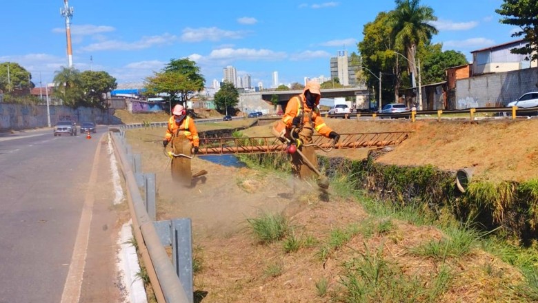 Comurg conclui limpeza preventiva em 14 km do Córrego Botafogo e reforça alerta contra descarte irregular