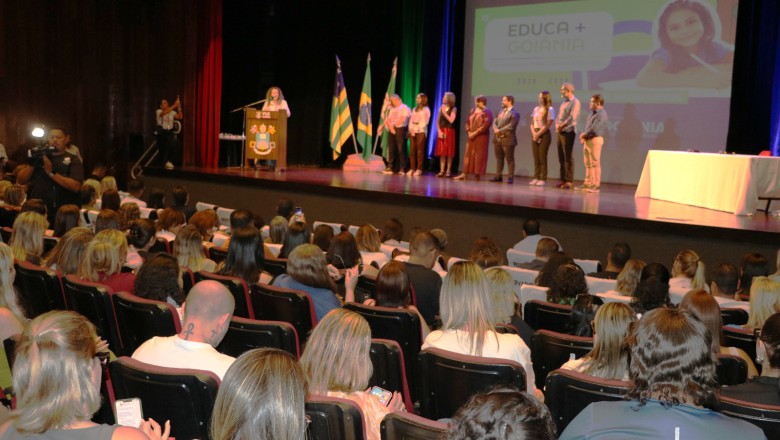 Como conectar leitura e matemática? Seminário em Goiânia mobiliza 1,5 mil educadores