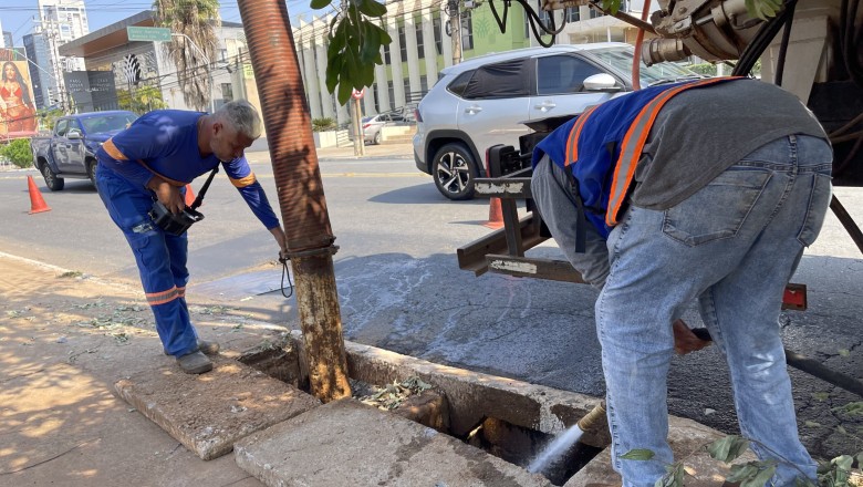 Goiânia intensifica limpeza de bueiros em 134 pontos de alagamento antes das chuvas