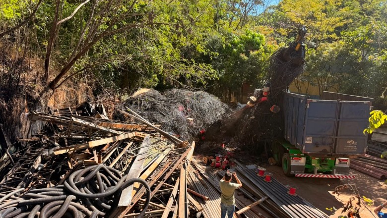 Operação em Goiânia regulariza 4.621 postes e retira 203 toneladas de cabos sem uso