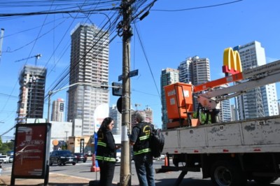Operação em Goiânia remove 203 toneladas de cabos sem uso e reorganiza mais de 4,6 mil postes