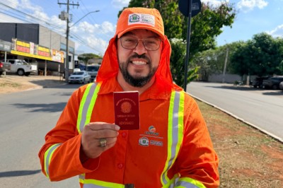Aos 42 anos, gari de Goiânia se forma em Direito, passa na OAB e conquista novo cargo na Comurg