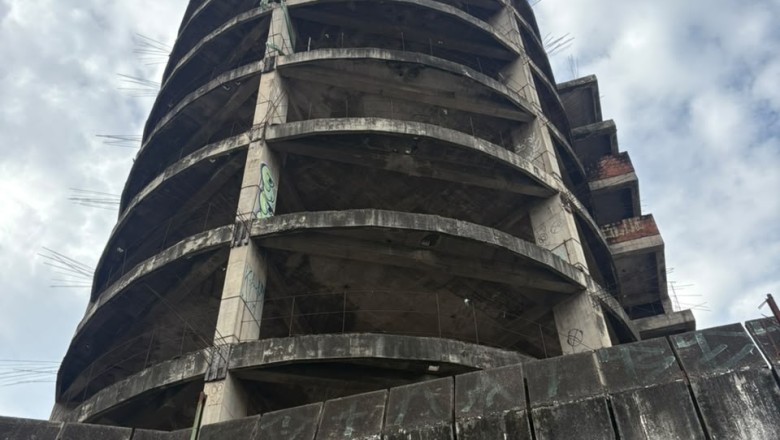 Imóvel abandonado há 25 anos vira alvo de ação da Prefeitura após denúncias de crimes no Centro de Goiânia