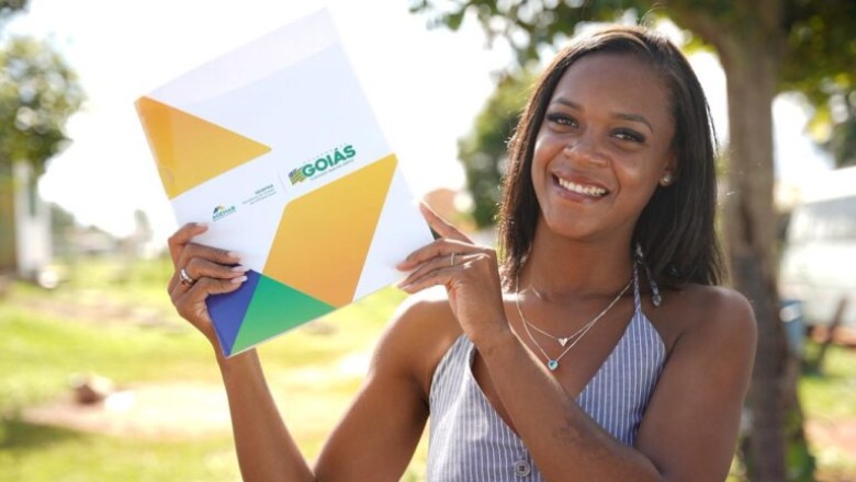 23 famílias de Acreúna e Britânia recebem escrituras gratuitas e garantem segurança sobre seus imóveis