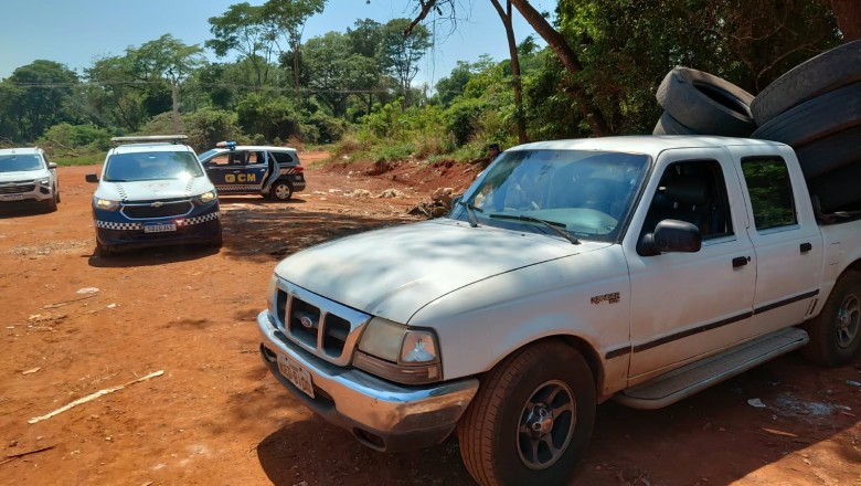 Borracheiro é flagrado descartando pneus irregularmente em Goiânia e recebe multa de R$ 5 mil
