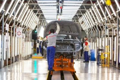 Indústria de Goiás cresce acima da média nacional, impulsionada por biocombustíveis e setor automotivo