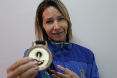Servidora de Goiânia conquista medalha de ouro em estreia internacional nos saltos ornamentais
